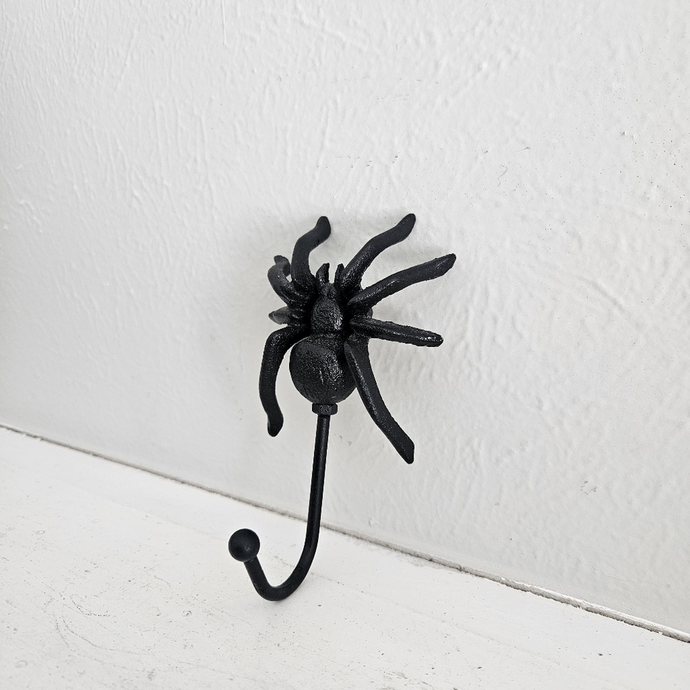 Cast Iron Tarantula Spider Wall Hook - Picture 4 of 7